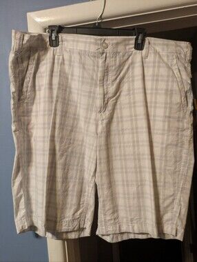 NWT Casual Men’s Shorts Size 42 XXL - White And Neutral Tone Plaid